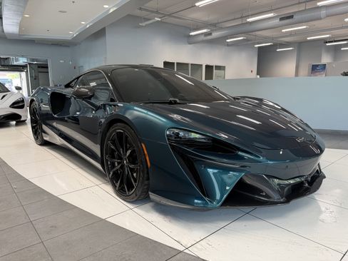 Used 2024 McLaren Artura RWD image 7
