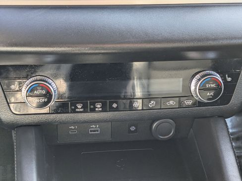 Used 2023 Mitsubishi Outlander SE image 25