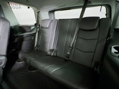Used 2019 Cadillac Escalade Luxury AWD/4WD image 39