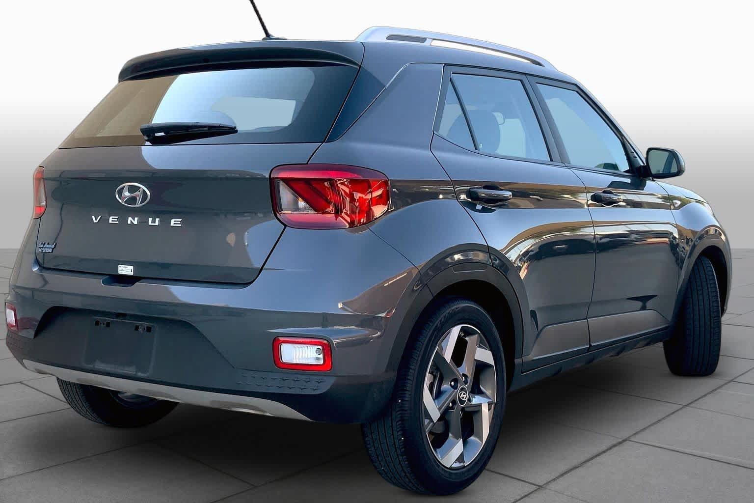 Certified 2025 Hyundai Venue SEL FWD image 12