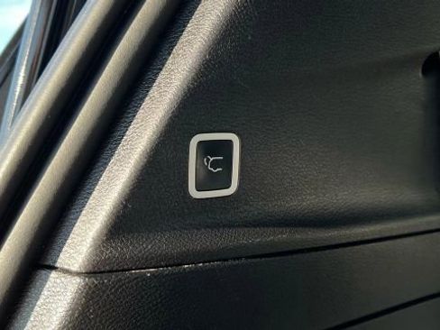 Used 2018 Chrysler Pacifica Touring Plus w/ S Appearance Package image 22