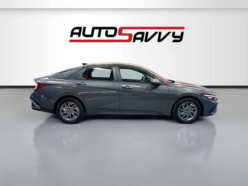 Used 2024 Hyundai Elantra SEL FWD image 8