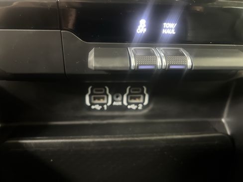 Used 2022 RAM 1500 Laramie AWD/4WD image 26