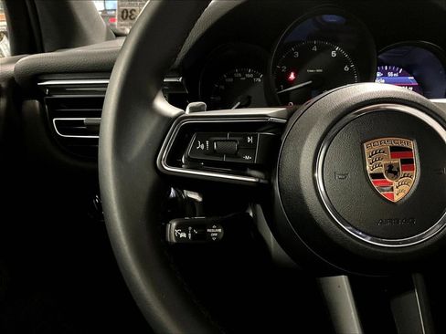 Certified 2025 Porsche Macan AWD/4WD image 23