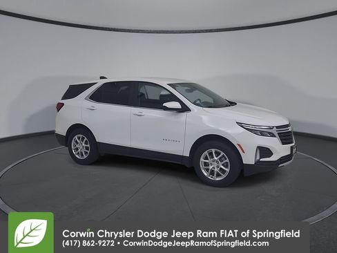 Used 2024 Chevrolet Equinox LT image 2