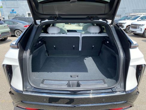 Used 2024 Cadillac Lyriq Luxury image 14