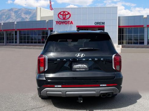 Used 2023 Hyundai Palisade Limited FWD image 4