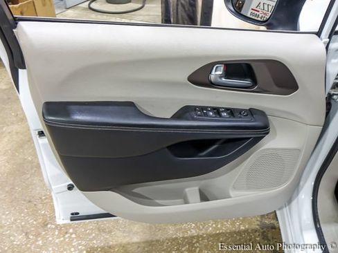 Used 2021 Chrysler Voyager Lxi FWD image 20