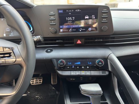 Used 2025 Hyundai Elantra Sport FWD image 22