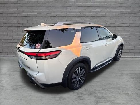 Certified 2022 Nissan Pathfinder Platinum w/ Lighting Package (N93) AWD/4WD image 6