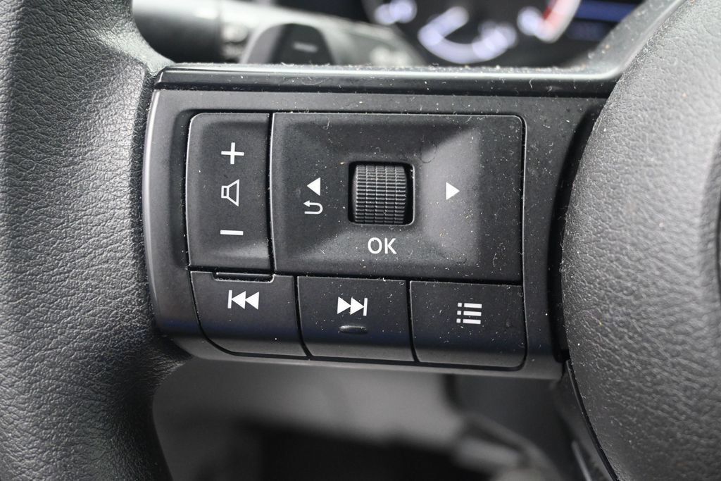 Used 2023 Nissan Rogue S AWD/4WD image 22