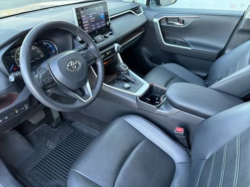 Used 2022 Toyota RAV4 Limited image 11