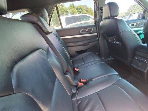 Used 2016 Ford Explorer XLT w/ Equipment Group 202A FWD image 5