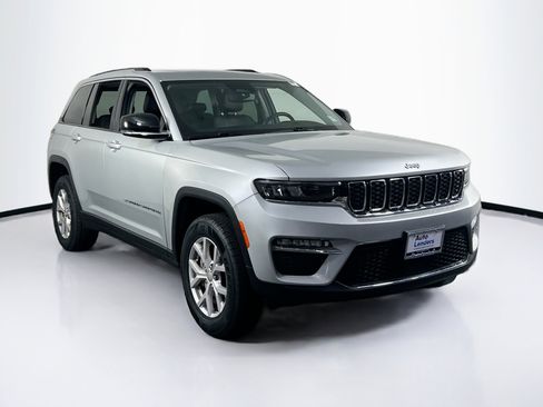 Used 2022 Jeep Grand Cherokee Limited image 3