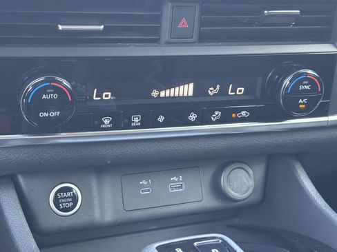 Used 2023 Nissan Rogue SV FWD image 29