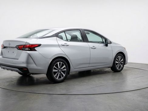 Used 2025 Nissan Versa SV image 9