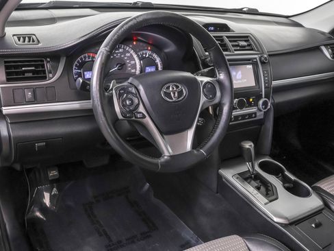 Used 2014 Toyota Camry SE FWD image 5
