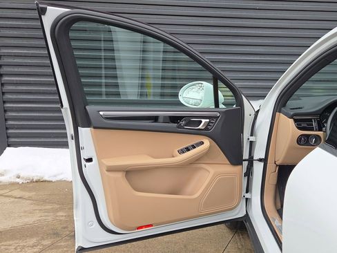 Certified 2023 Porsche Macan S image 6