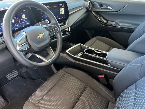 Used 2025 Chevrolet Equinox LT image 4