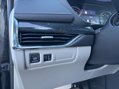 Certified 2022 Cadillac XT4 Premium Luxury w/ Driver Assist Package image 18