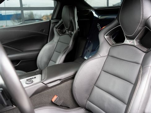 Used 2016 Chevrolet Corvette Z06 w/ 3LZ Preferred Equipment Group image 7