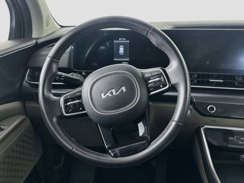 Used 2025 Kia Carnival FWD image 18