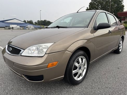 Used 2005 Ford Focus SE image 5