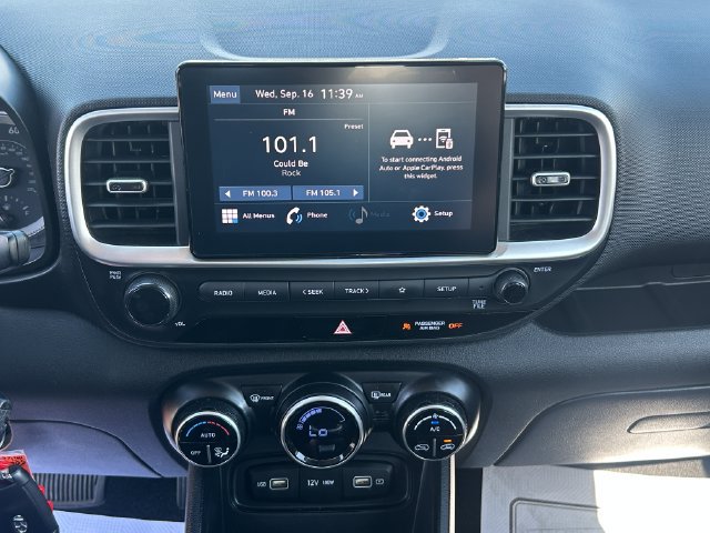Used 2022 Hyundai Venue SEL FWD image 10