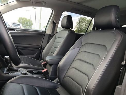 Used 2019 Volkswagen Tiguan SEL Premium w/ 3rd Row Seat Package AWD/4WD image 12