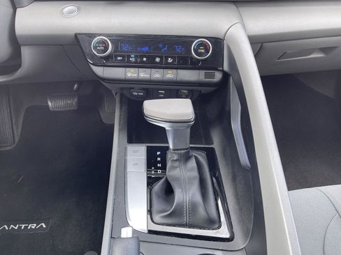 Used 2021 Hyundai Elantra SEL FWD image 11