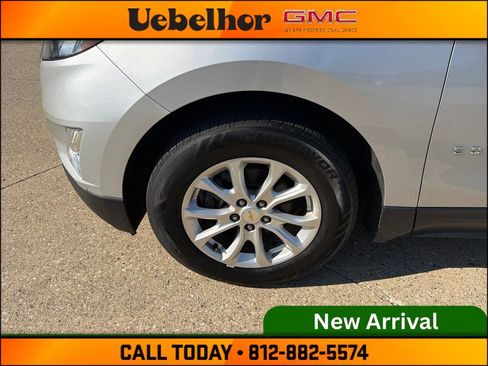 Used 2018 Chevrolet Equinox LT FWD image 14