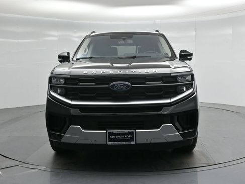 Certified 2025 Ford Expedition Platinum image 22