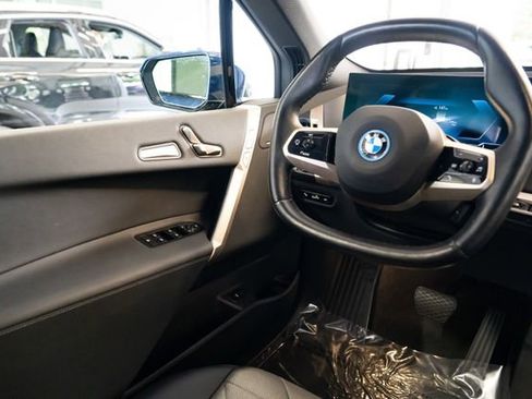 Used 2022 BMW iX xDrive50 w/ Premium Package AWD/4WD image 12