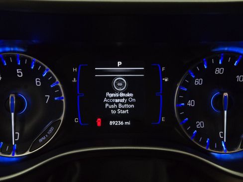 Used 2018 Chrysler Pacifica Touring-L FWD image 15