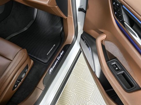 New 2025 Porsche Macan Turbo Electric AWD/4WD image 27