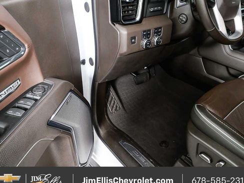 Used 2025 GMC Sierra 1500 Denali w/ Technology Package AWD/4WD image 8