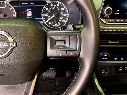 Used 2025 Nissan Rogue SV image 12