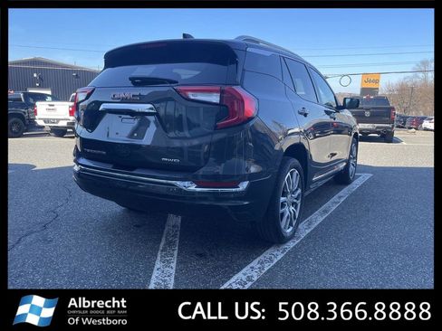 Used 2022 GMC Terrain Denali w/ Denali Premium Package AWD/4WD image 5