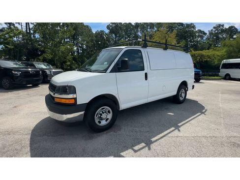 Certified 2017 Chevrolet Express 2500 w/ Express Access Plus Package RWD image 4