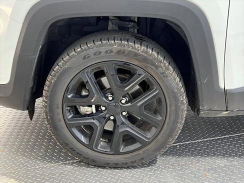 Certified 2022 Jeep Renegade Altitude w/ Sun/Sound Group image 9