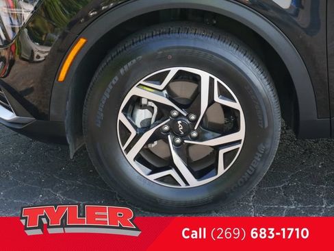 Used 2024 Kia Sportage LX AWD/4WD image 44