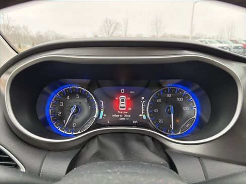 Used 2024 Chrysler Pacifica Touring-L image 44