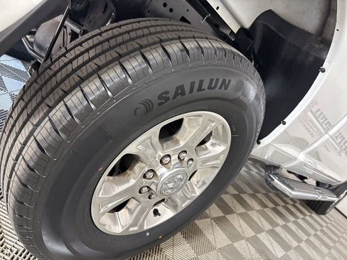 Used 2024 RAM 2500 Big Horn w/ Off Road Package AWD/4WD image 27