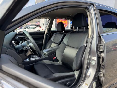 Used 2017 Nissan Altima 2.5 SR w/ Midnight Edition Package image 23