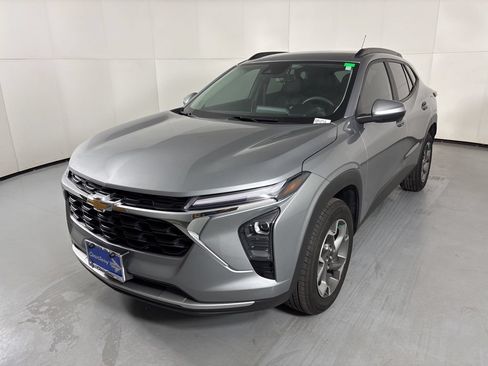 Used 2024 Chevrolet Trax LT FWD image 4
