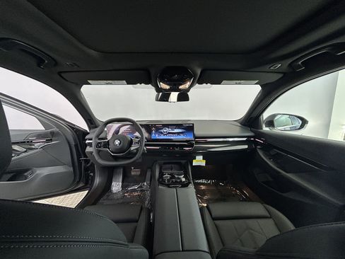 Used 2025 BMW 530i image 18