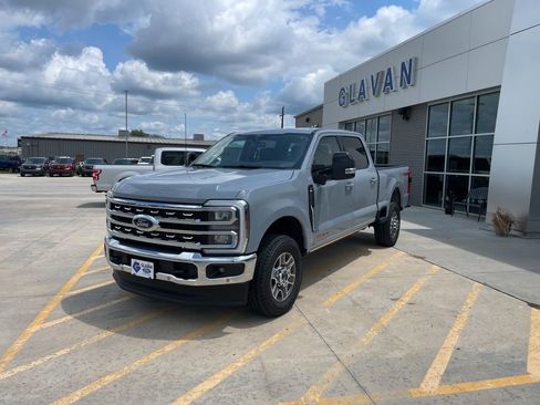 New 2025 Ford F250 Lariat w/ Lariat Ultimate Package AWD/4WD image 3