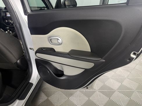 Used 2019 Kia Soul FWD image 27