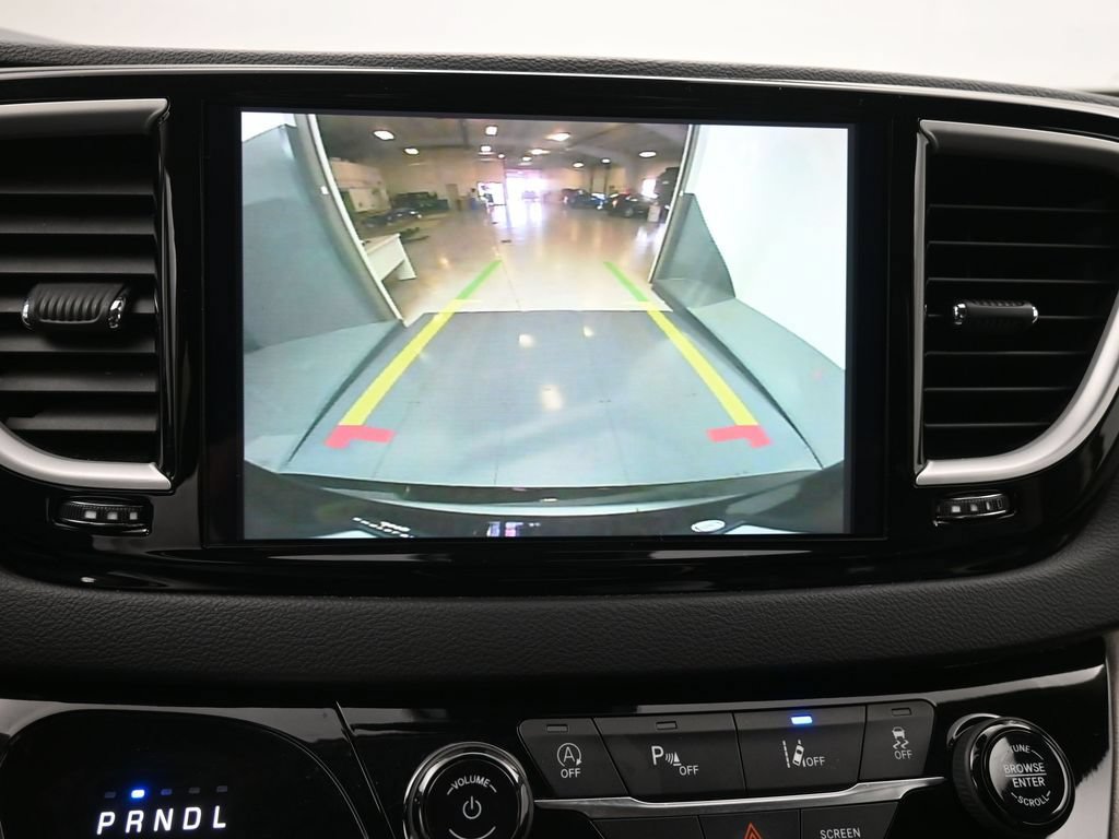 Used 2023 Chrysler Pacifica Touring-L FWD image 12