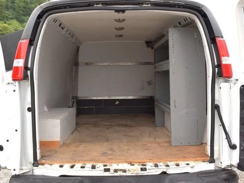 Used 2006 Chevrolet Express 3500 RWD image 25